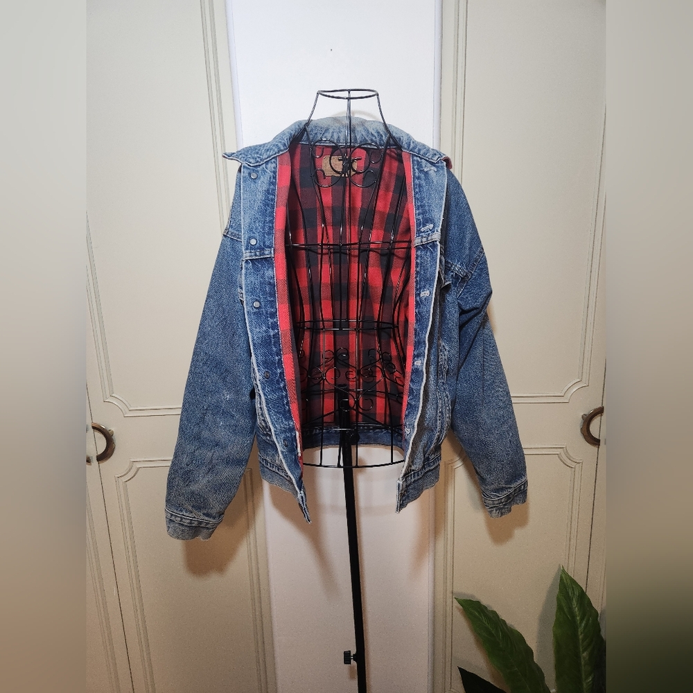 Vintage Levi's Distressed/Thrashed Denim Jacket With Plaid Lining 70417